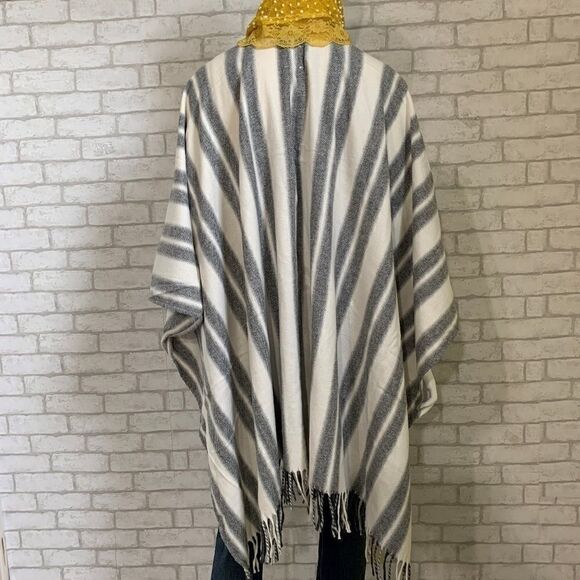 Gap Gray & White striped fringed poncho - S - Picture 6 of 7